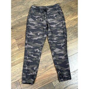 ATHLETA Farallon Jogger Camo Green Sz 4 EUC